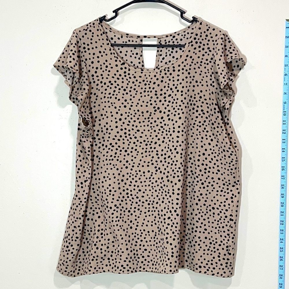 Large Lot Of 11 Ladies Tops & Dresses. Size XXL/2X. Excellent & New Condition.